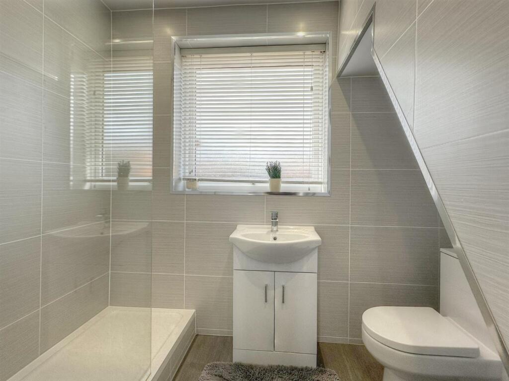 SHOWER ROOM/WC