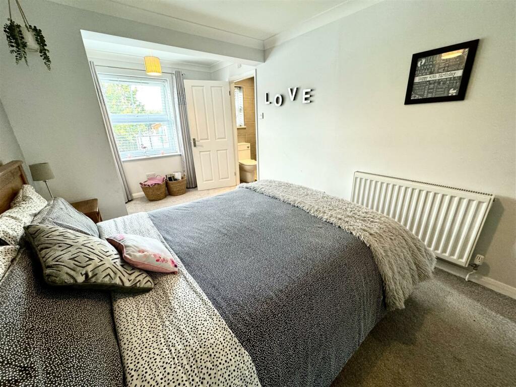 BEDROOM 1: