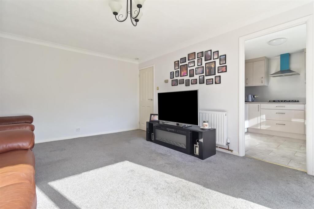 18 Vancouver Close-002.jpg