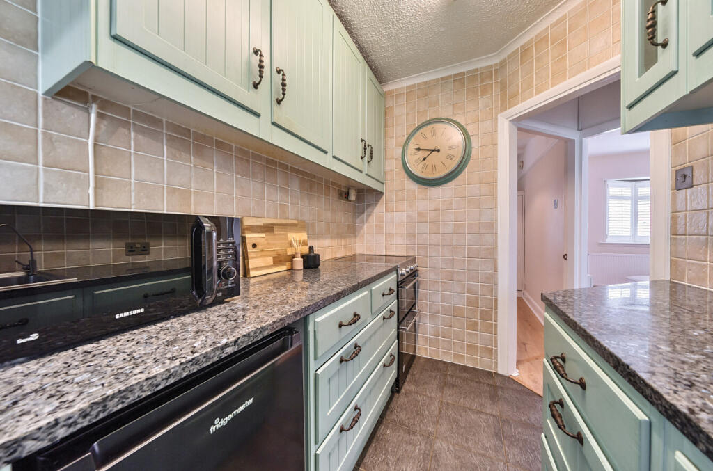 12-6815030e7c5ea-...