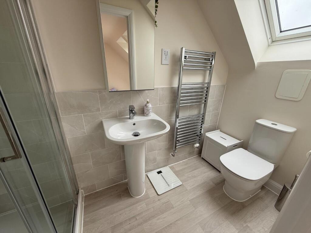 Ensuite.JPG