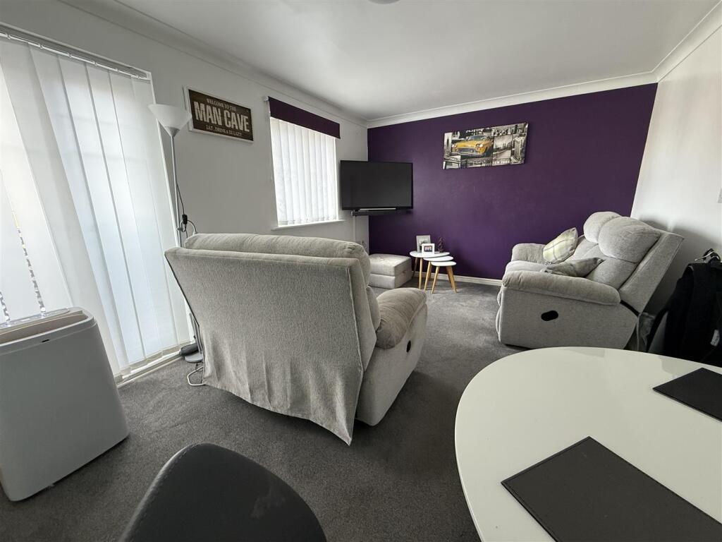 LOUNGE, DINER, KITCHEN