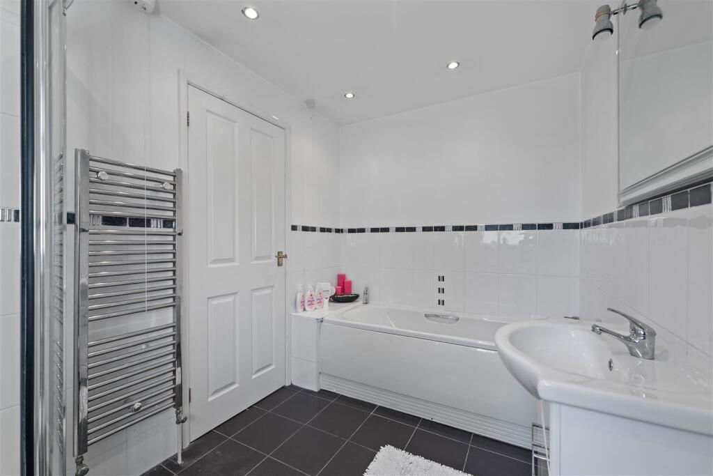 En suite Bed 1