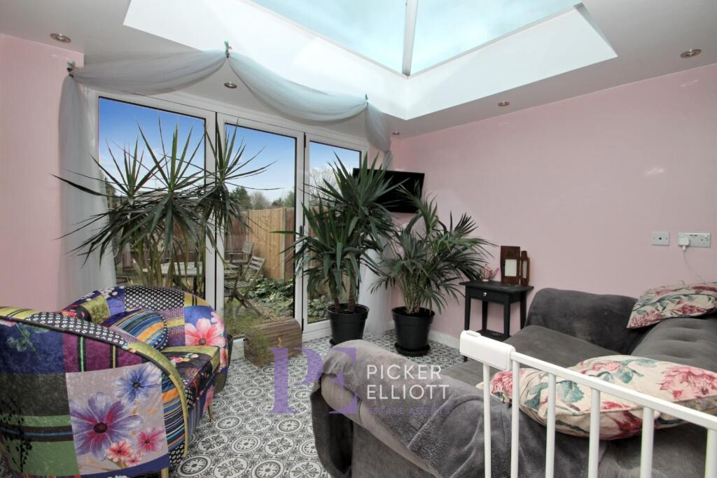 Sun Room/Dining Space