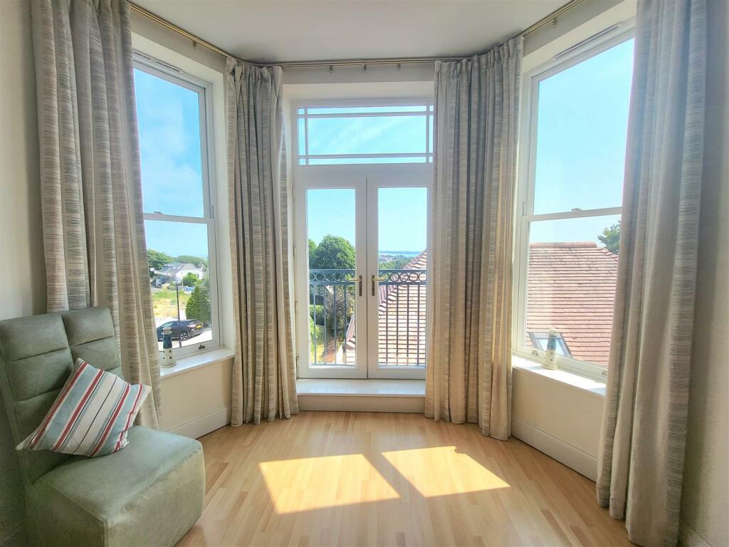 Open-Plan Living Space &amp; Kitchen