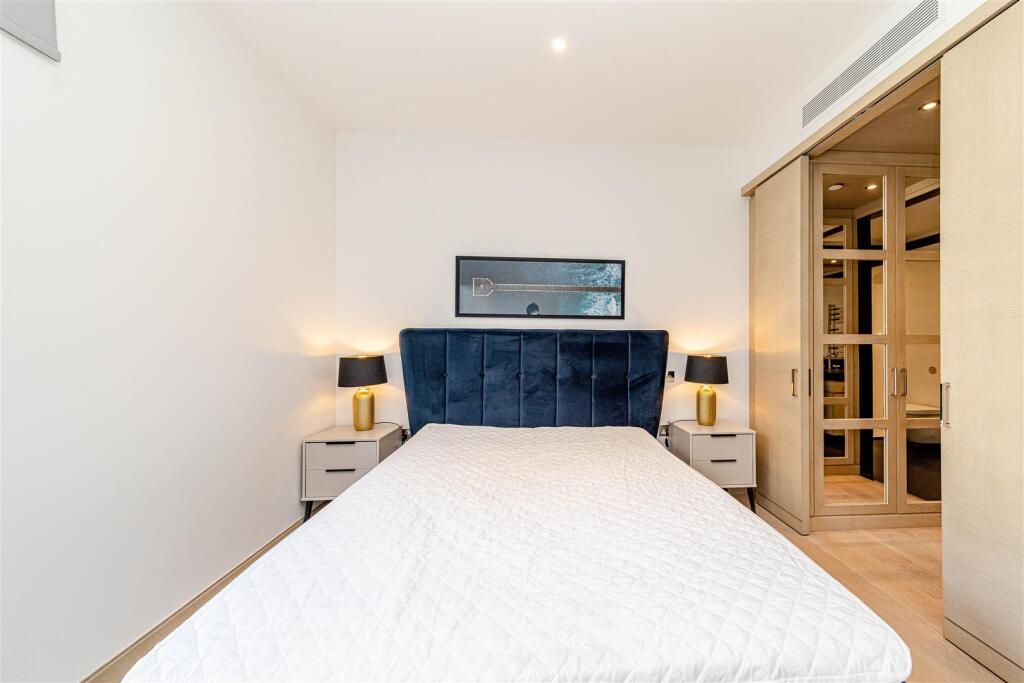 Master Bedroom             .jpg