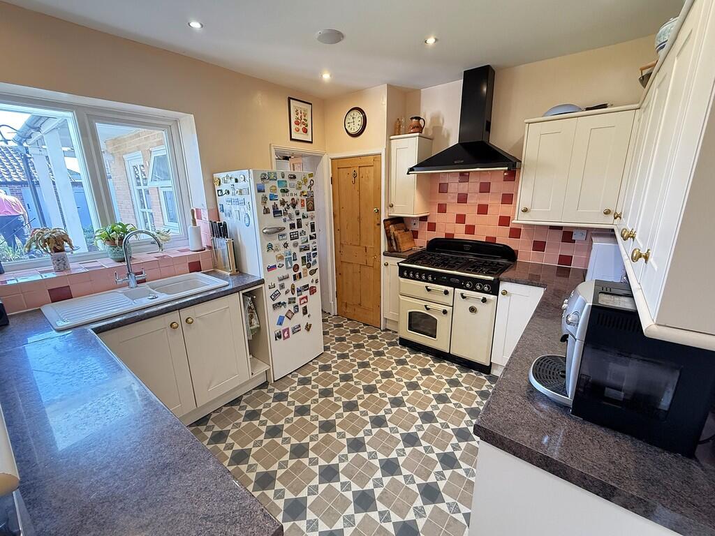 KITCHEN 1