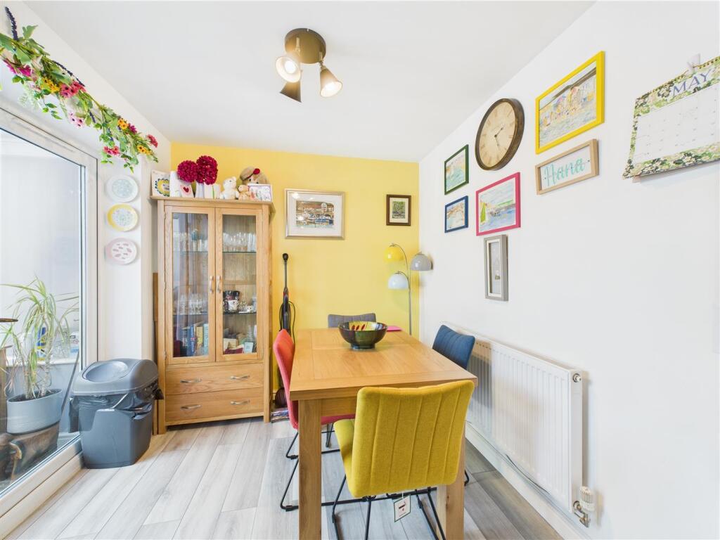KITCHEN/ DINER