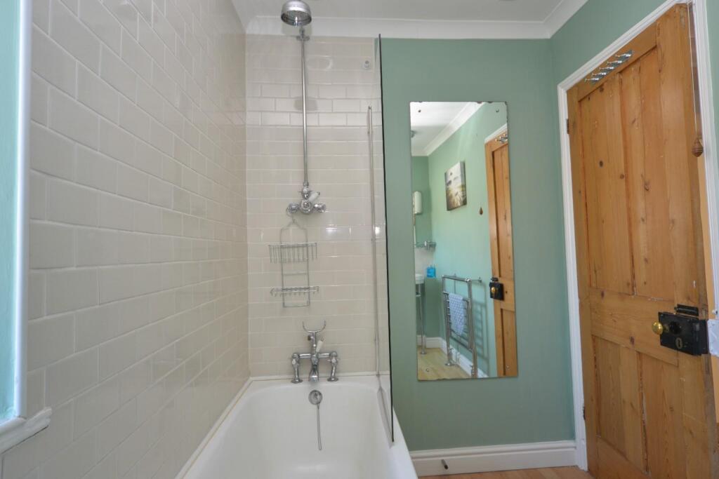 Bathroom 2.jpg