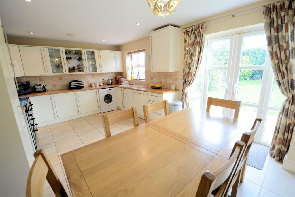 Dining kitchen