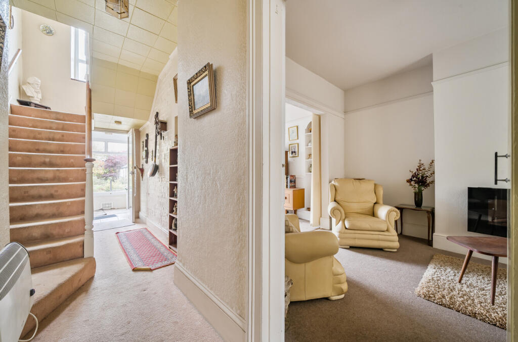 1370814-3-68f7724...