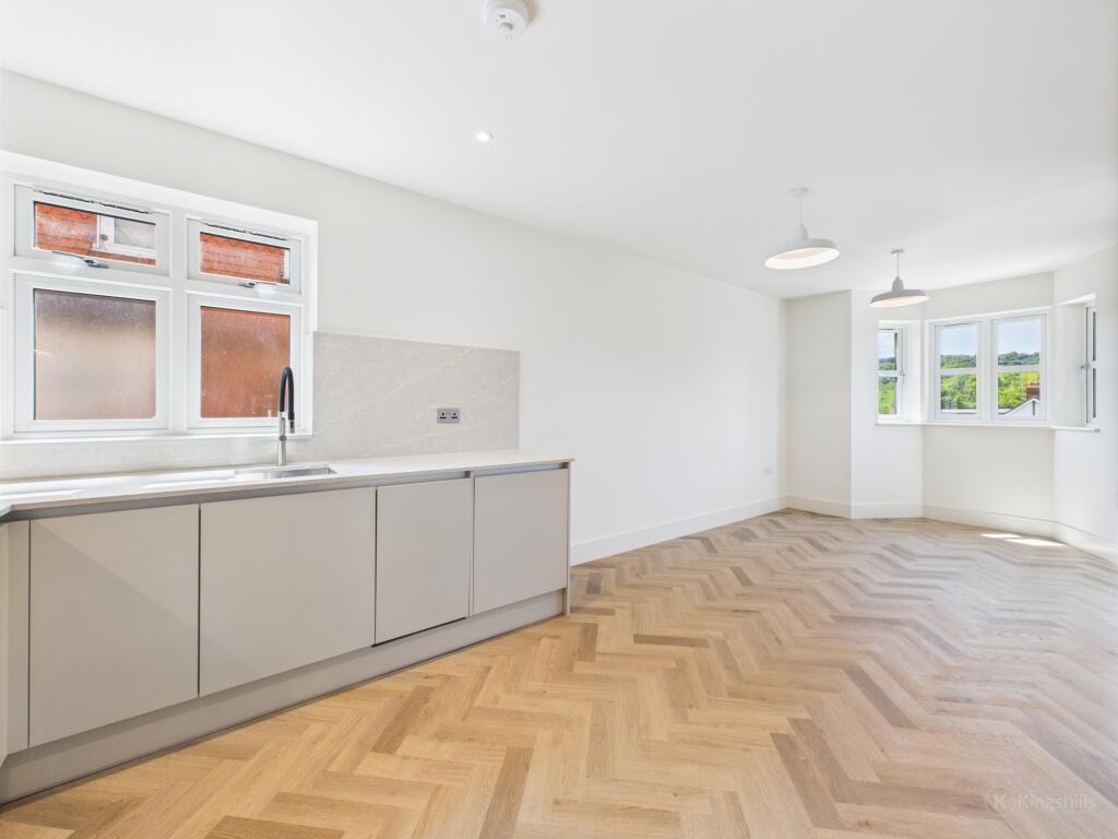 CAM02119G0-PR0415-STILL010