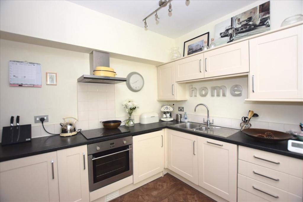 ADDITIONAL KITCHEN PHOTO
