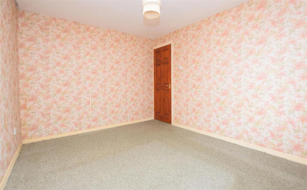 Bedroom 1 V2.JPG