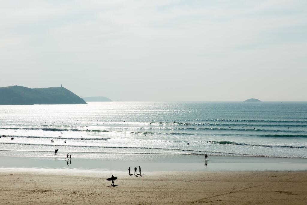 6627957d1be80_holiday makers in the sea (2)-resiz