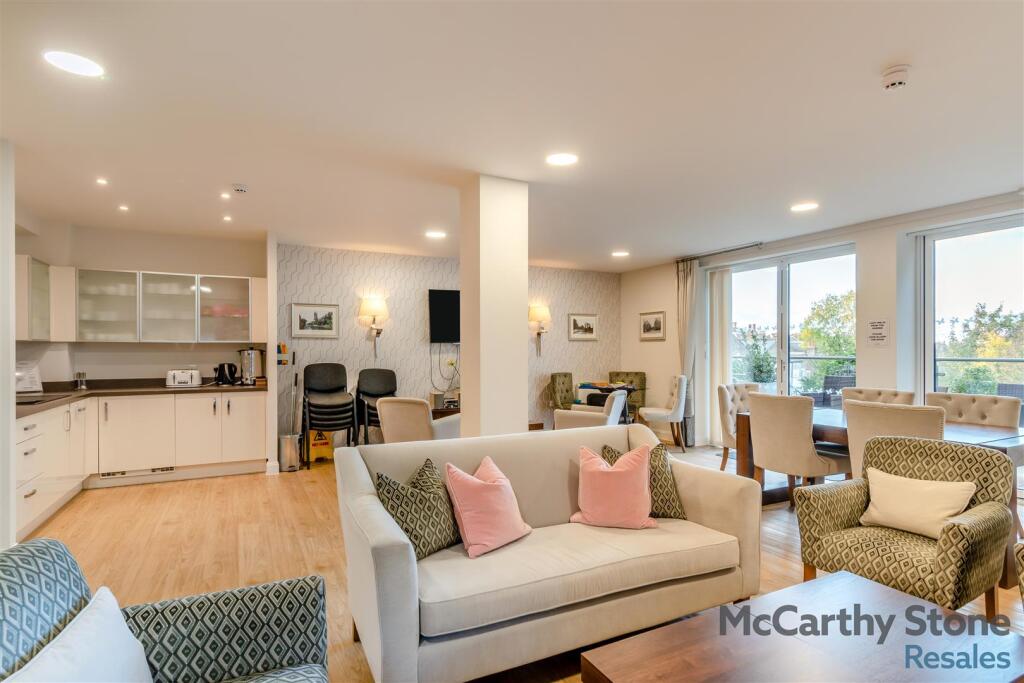 8666852-interior24.jpg