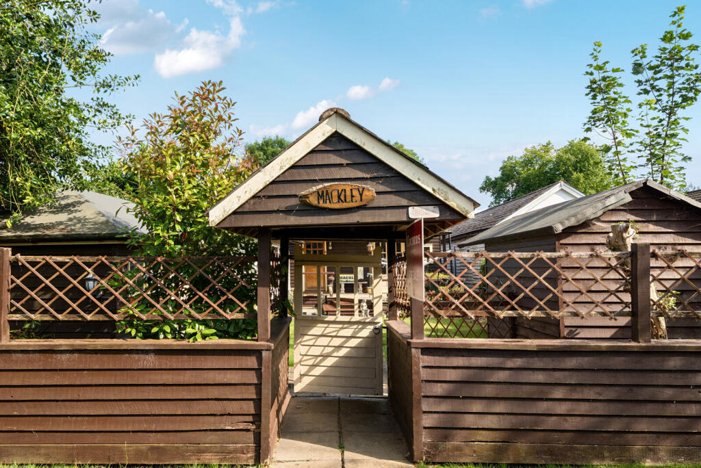 1304322-1-684afcb...