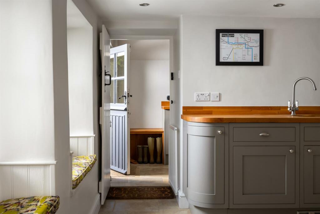 3 - 3 Itlay - GL7 7HZ - Web.jpg