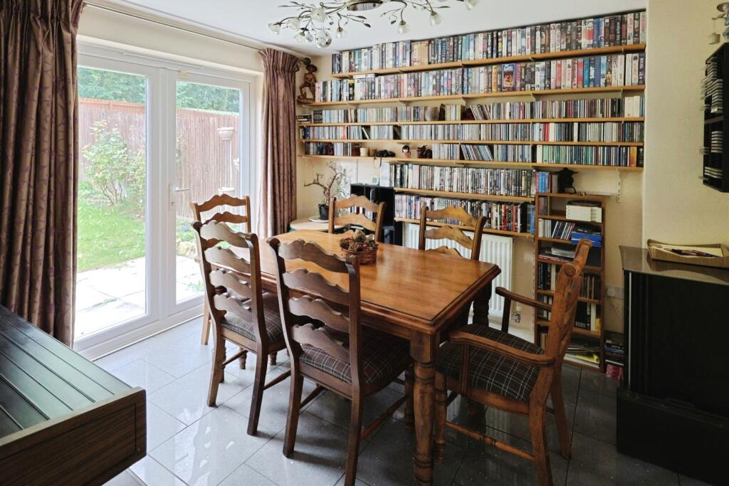 pbox-dining_room-333400.JPG