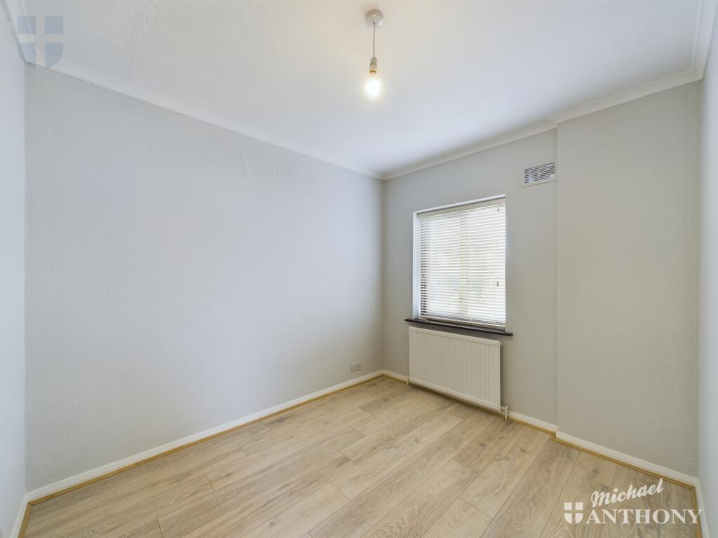 CAM03218G0-PR0403-STILL006