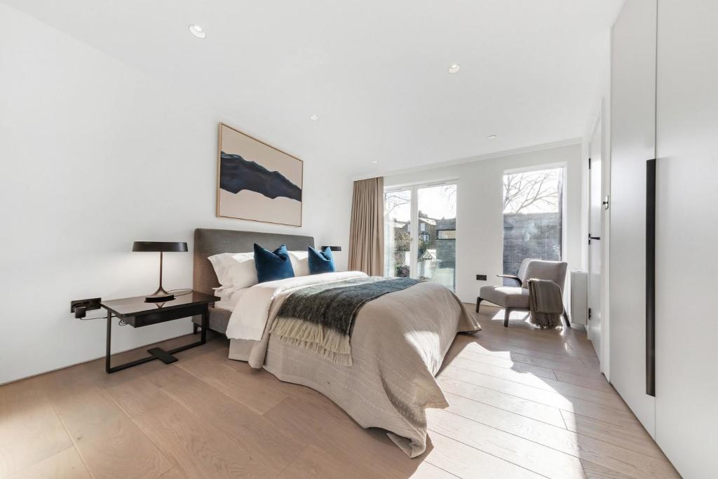 Bedroom (1).jpg
