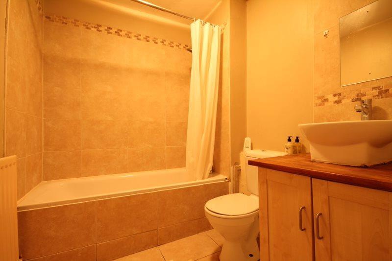 192B Westgate bathroom .jpg