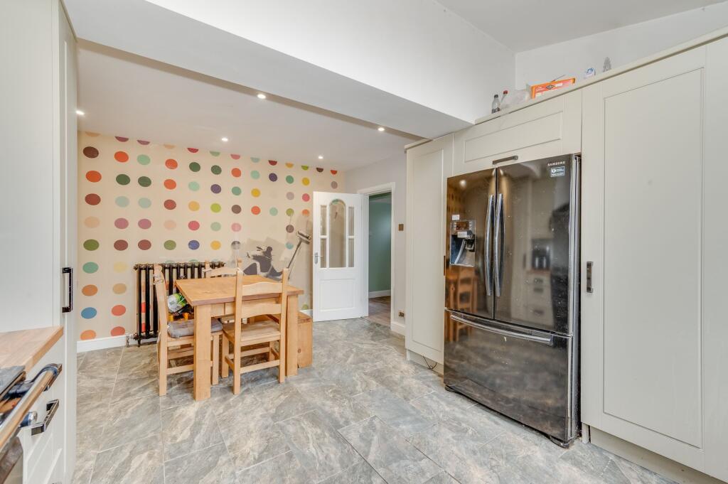 OPEN PLAN KITCHEN/DINER AND LIVING ROOM