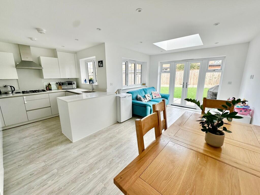 IMG-20250924-WA00...