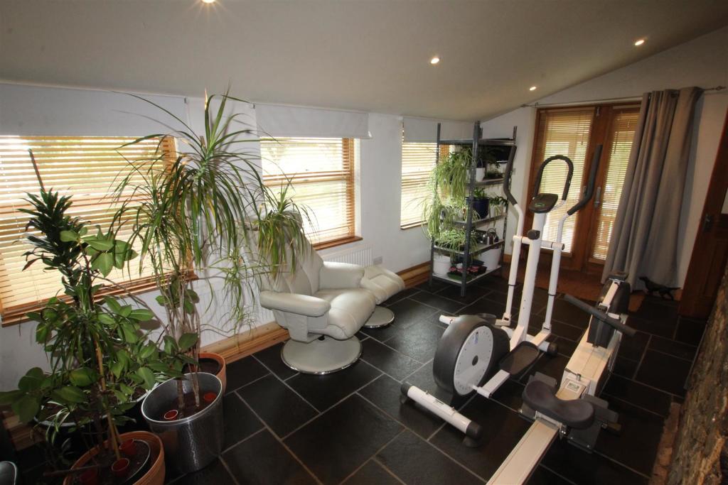 sitting room 2nd.JPG