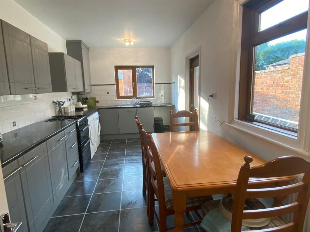 kitchen 2.jpg