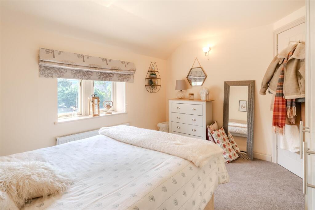 Bedroom1-3.jpg