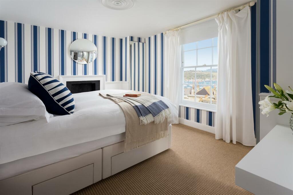Bed 1.jpg