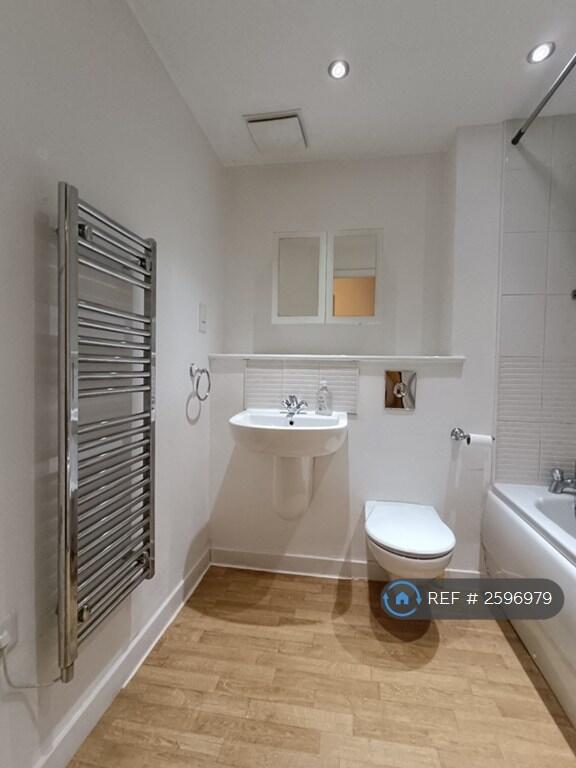 Main Bathroom 2