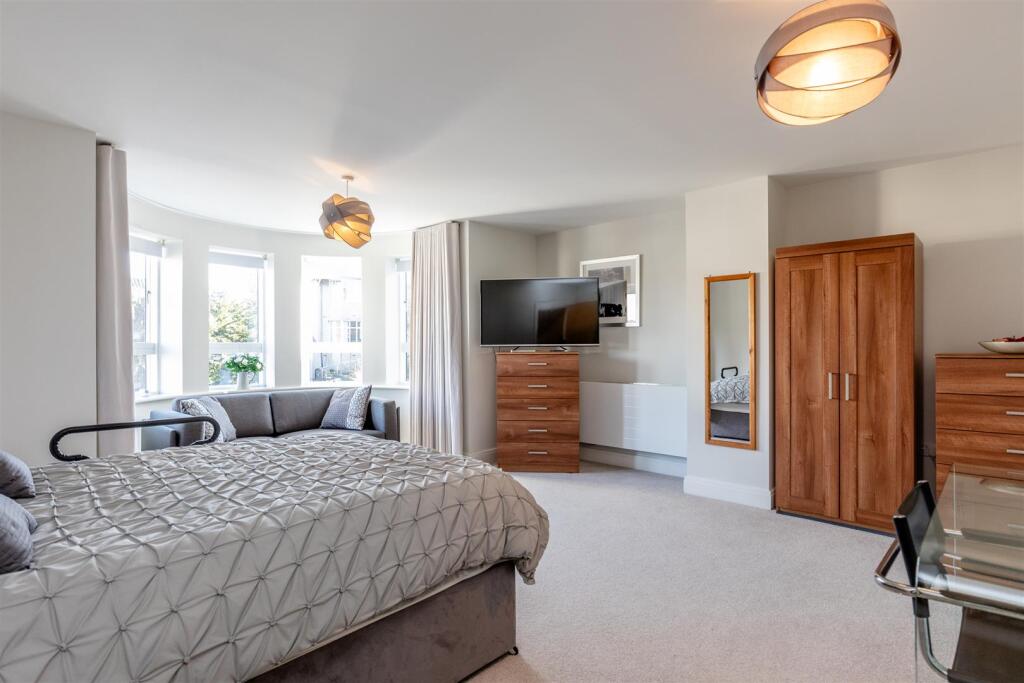 Parrys Lane, Stoke Bishop Bed 1.jpg