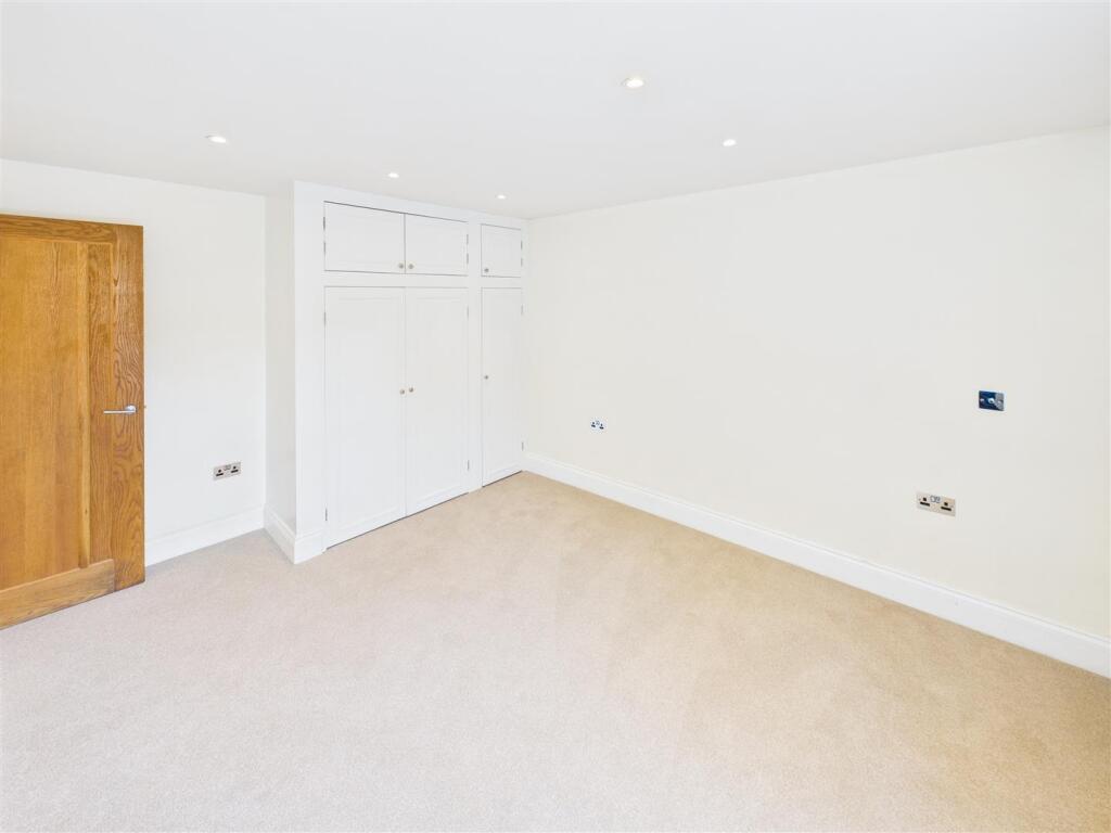 bedroom 2a.jpg
