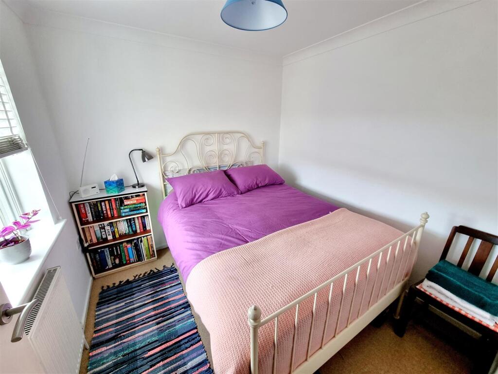Bed 2.jpg