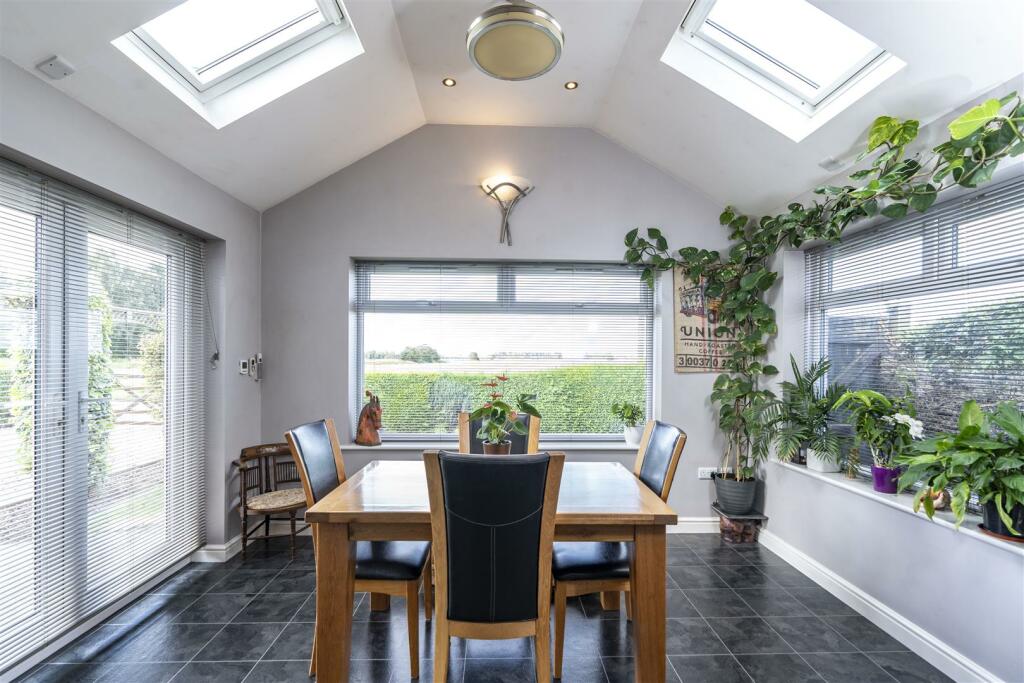 EXTENDED GARDEN ROOM :
