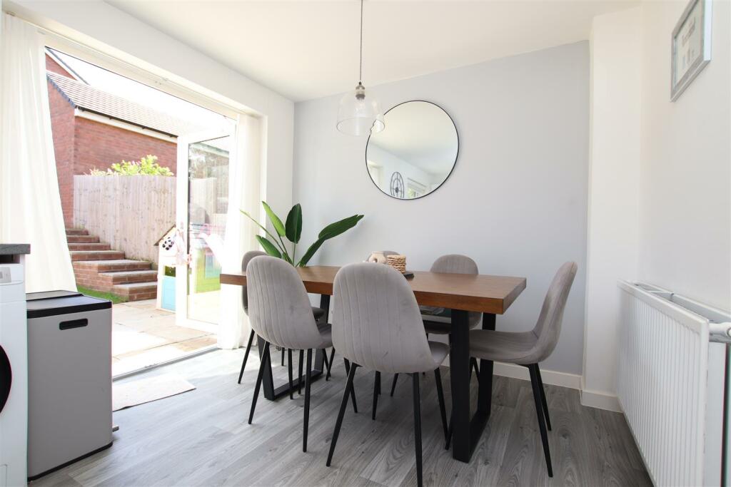 Dining Area.JPG