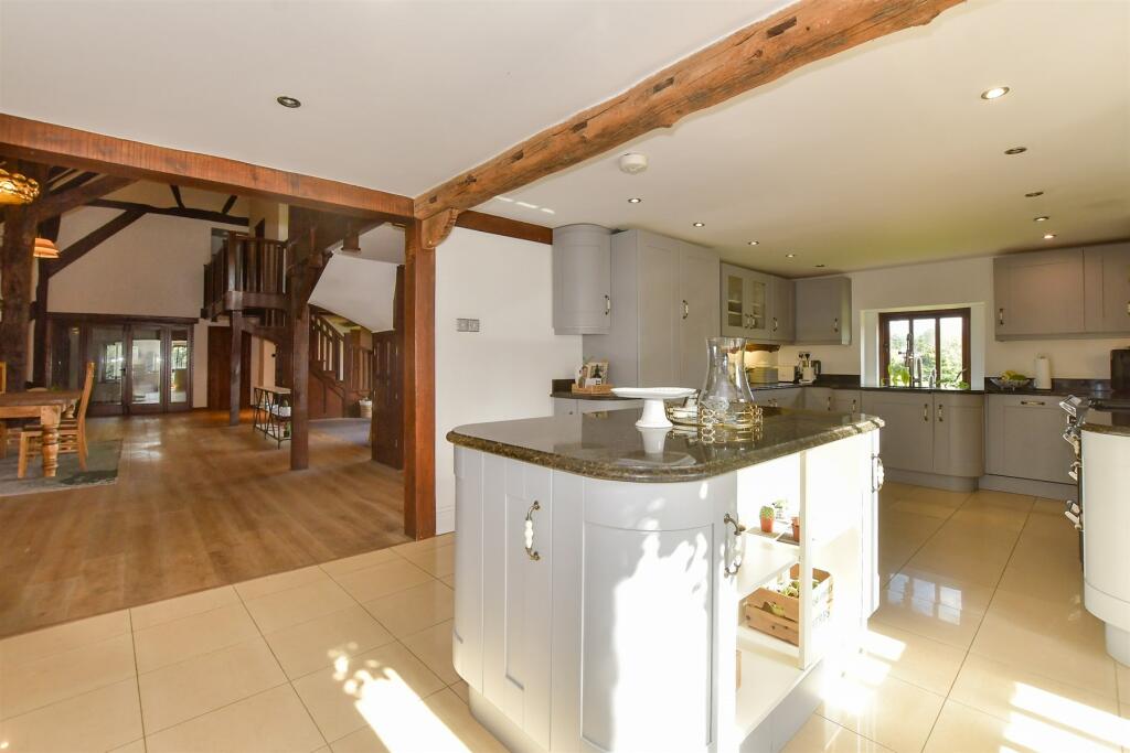 Kitchen/Breakfast Area
