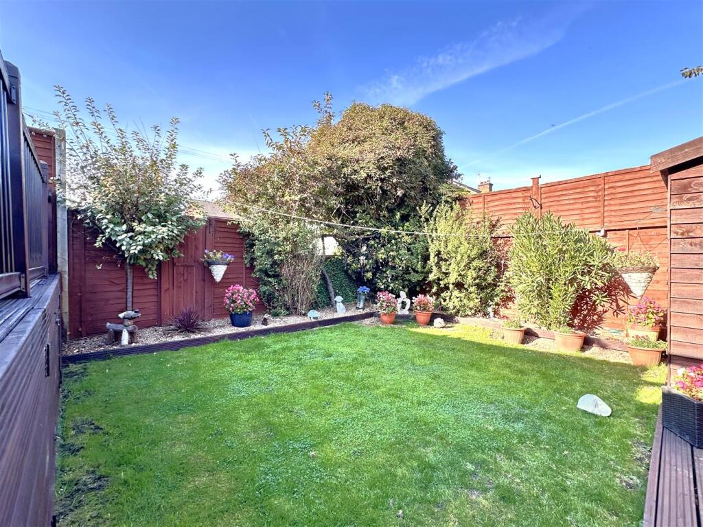 Private Rear Garden 094