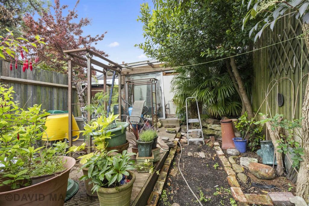 Rear Garden (8).jpg