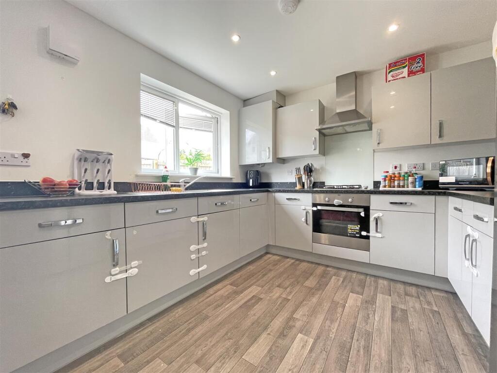 Draco Drive 4 - Kitchen.jpg