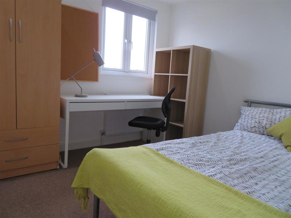7 Montgomer Bed11.JPG