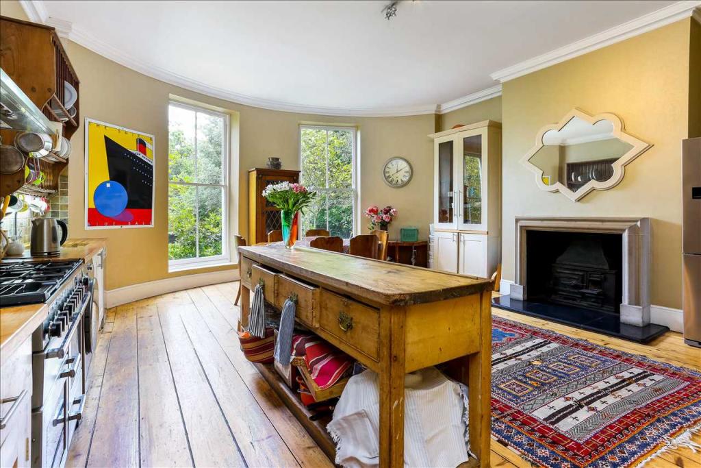 Kitchen/ Dining Room