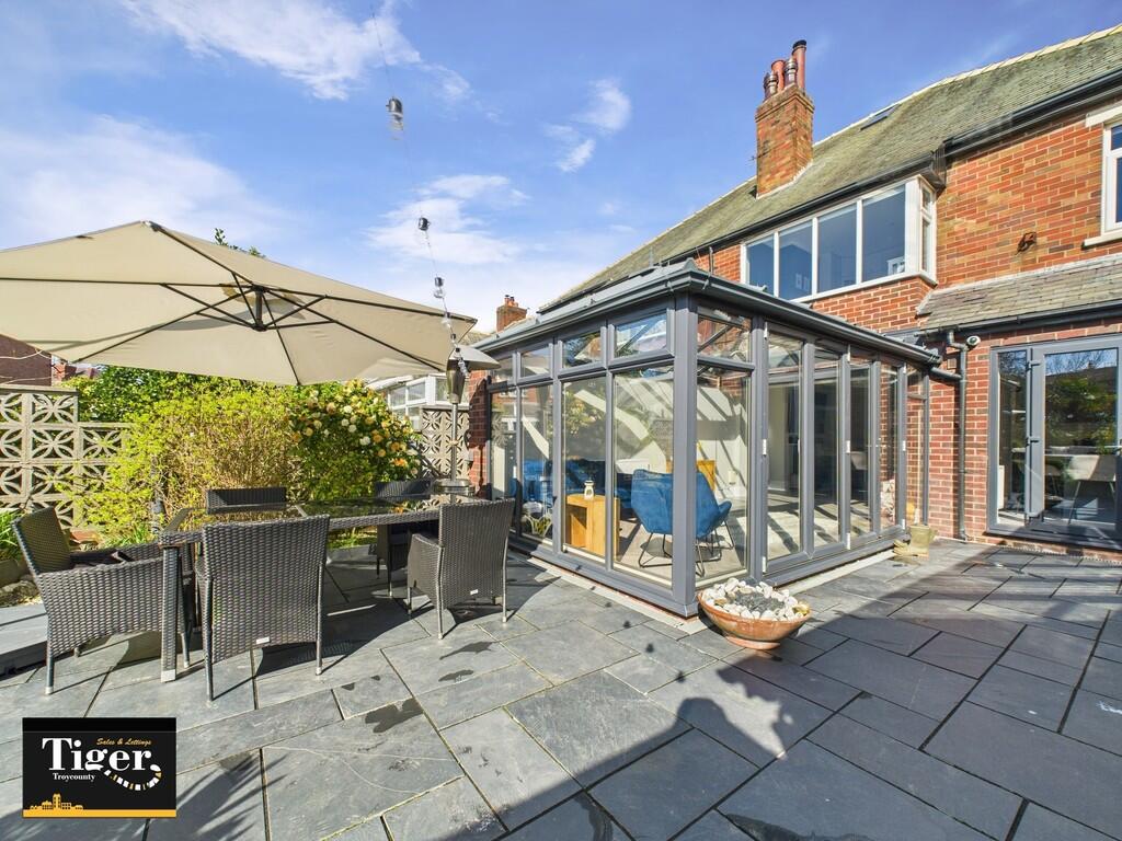 CAM02176G0-PR0528...