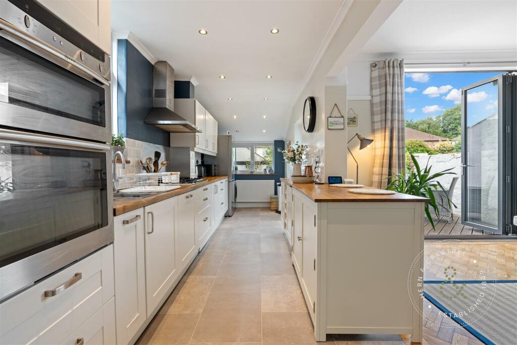 Allensbank Road, Heath, Hern Crabtree (4).jpg