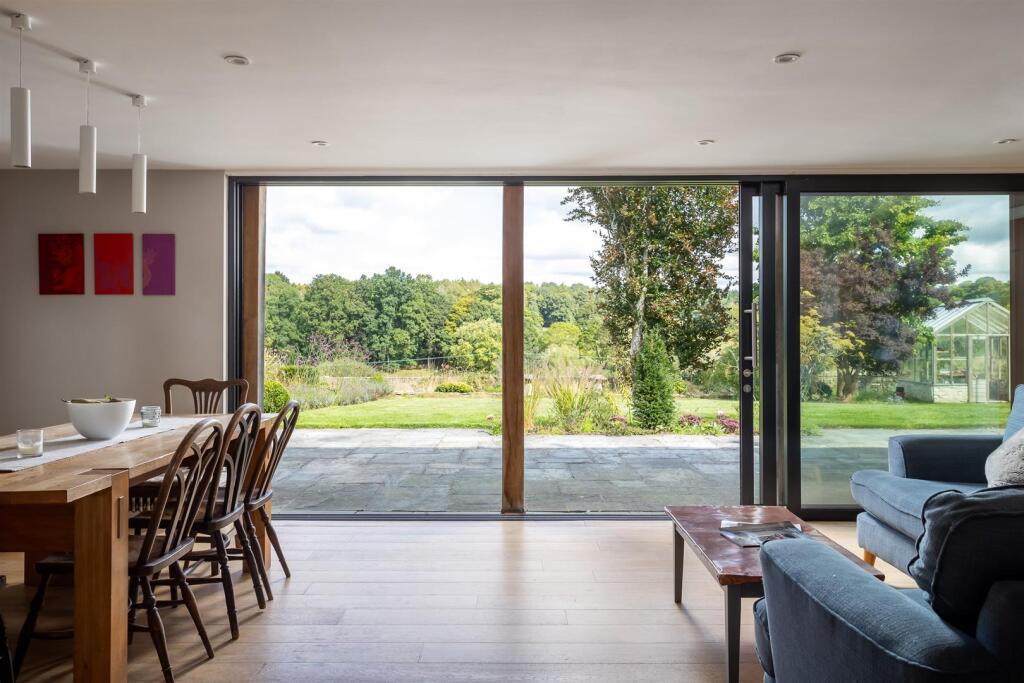 47 - 9-10 Sherborne - GL54 3DU - Web.jpg