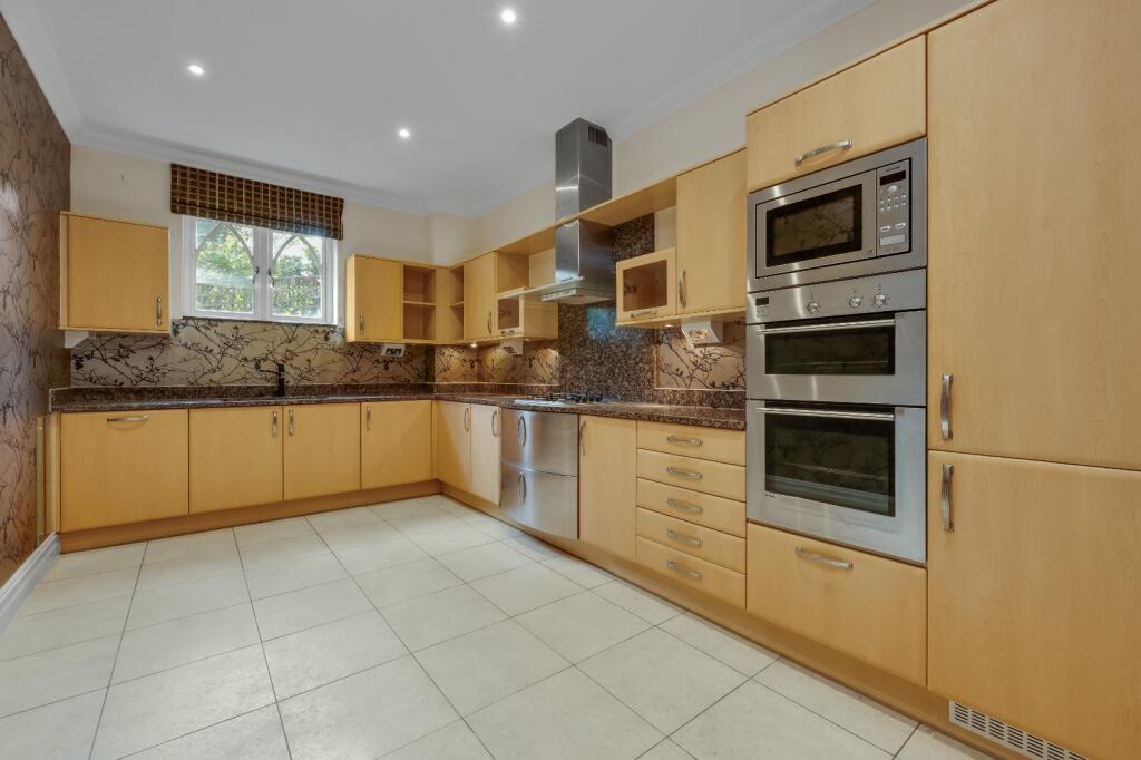 Kitchen/Breakfast Rm