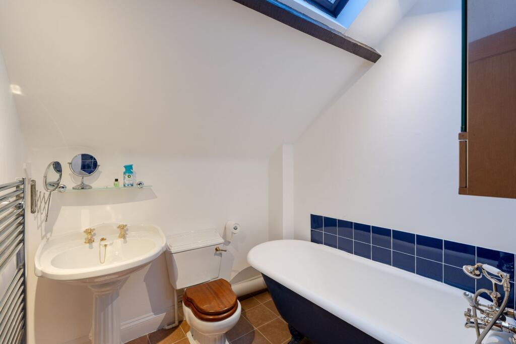 En-Suite Bathroom