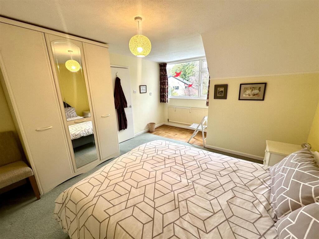 BEDROOM 4